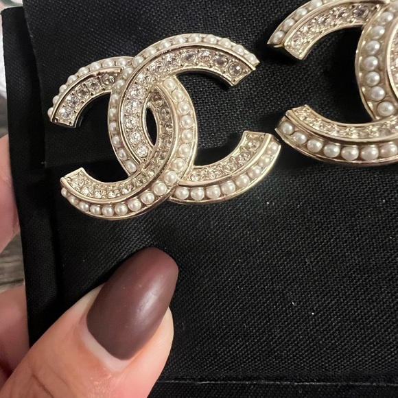 Chanel Statement X-Large Gold Crystal Faux Pearl CC Clip On Earrings - Picture 4 of 11